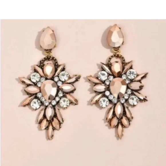 Boohoo PLUS WRAP SILK DRESS & RHINESTONE EARRINGS - Picture 4 of 8